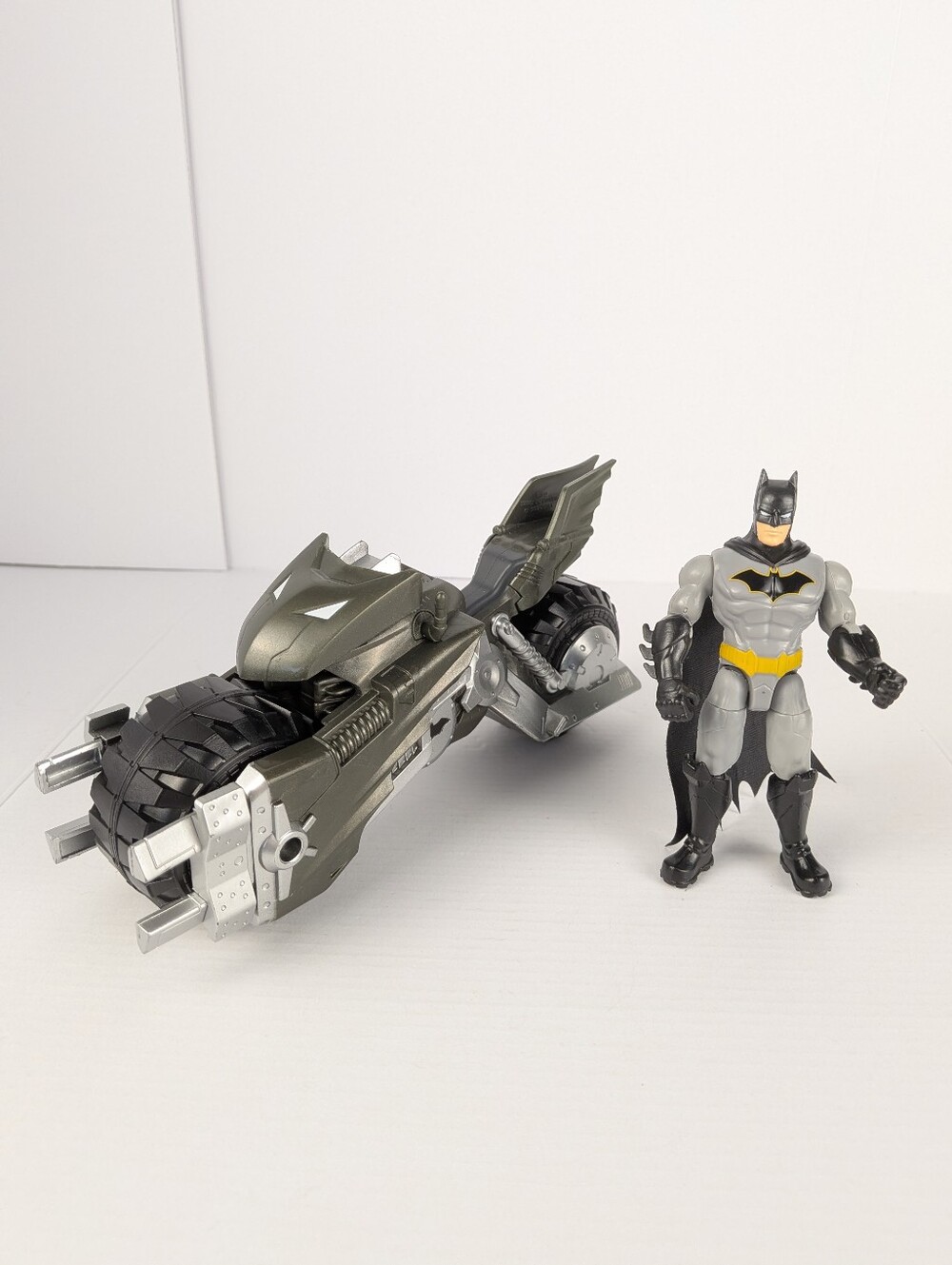 Spin Master DC Comics Batman vs. Clayface 7" Batcycle & 4" Batman Figure